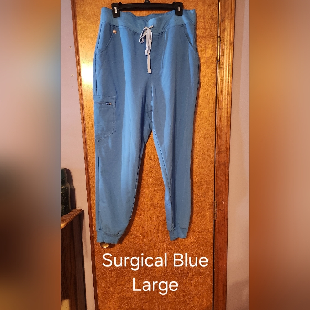 Figs Womens Jogger Scrubs